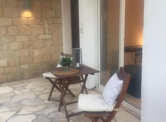 Vila House - Image *