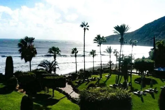 Vila House - Image *